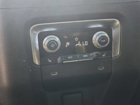 Used 2022 GMC Yukon XL AT4 AWD/4WD image 14