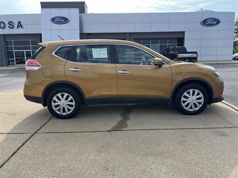 Used 2014 Nissan Rogue S FWD image 2