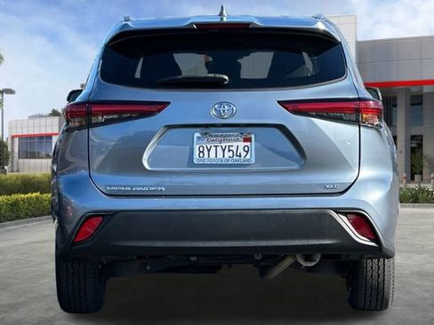 Certified 2021 Toyota Highlander XLE image 6