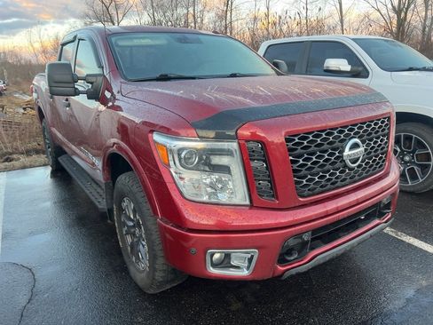 Used 2018 Nissan Titan PRO-4X image 6