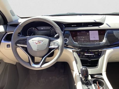 Used 2025 Cadillac XT6 Premium Luxury w/ LPO, Floor Liner Package AWD/4WD image 10
