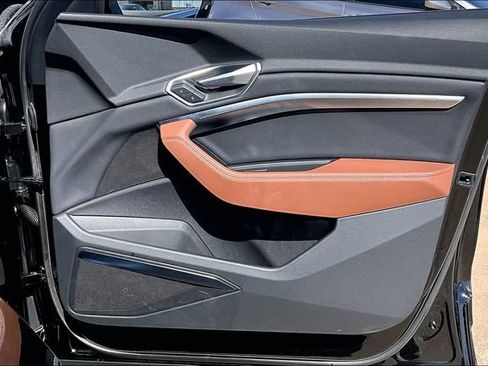 Used 2022 Audi e-tron Premium Plus w/ Premium Plus Package image 19