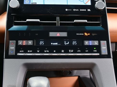 Used 2019 Toyota Avalon Limited image 22