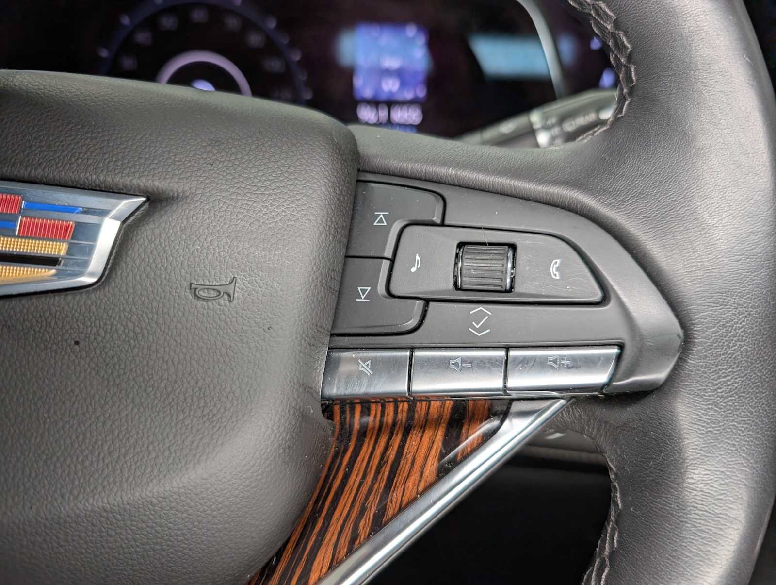 Used 2023 Cadillac Escalade Premium Luxury AWD/4WD image 40