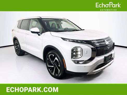 Used 2024 Mitsubishi Outlander SE image 1
