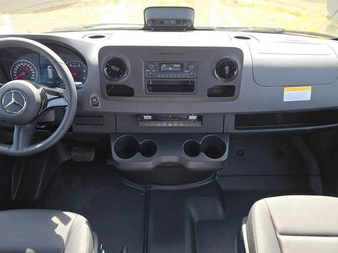 Used 2025 Mercedes-Benz Sprinter 2500 image 17