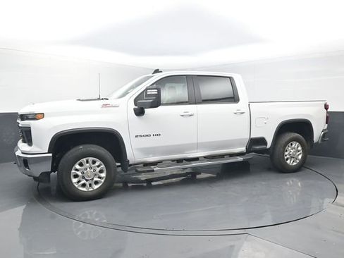 Used 2025 Chevrolet Silverado 2500 LT AWD/4WD image 2