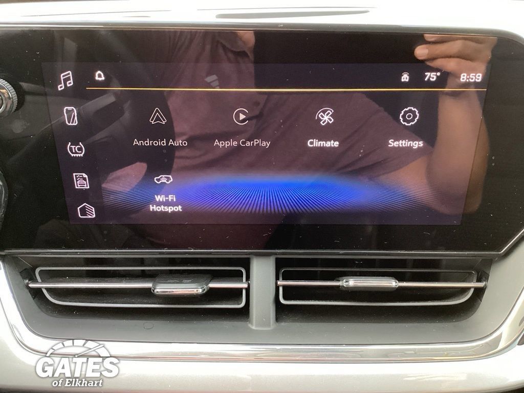 Used 2025 Chevrolet Trax LT w/ LT Convenience Package FWD image 19