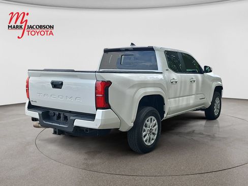 Used 2024 Toyota Tacoma SR5 AWD/4WD image 5