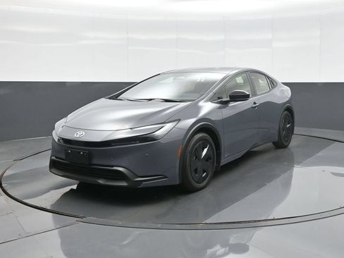 Certified 2024 Toyota Prius LE AWD/4WD image 3