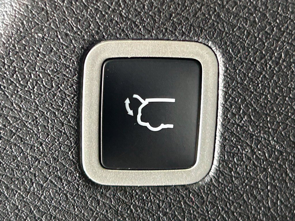 Used 2025 Chrysler Pacifica Limited FWD image 16