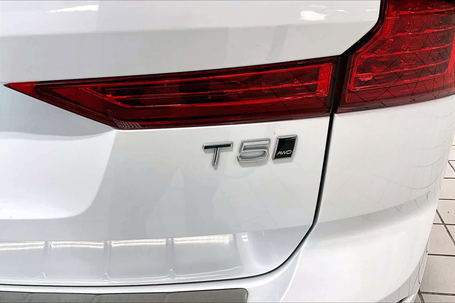 Used 2020 Volvo XC60 T5 Momentum w/ Protection Package Premier AWD/4WD image 10