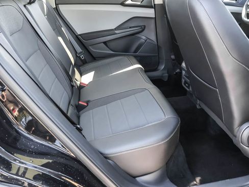 Certified 2023 Volkswagen Taos SE w/ Panoramic Sunroof Package AWD/4WD image 34