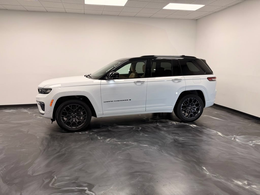 Used 2025 Jeep Grand Cherokee Summit AWD/4WD image 22