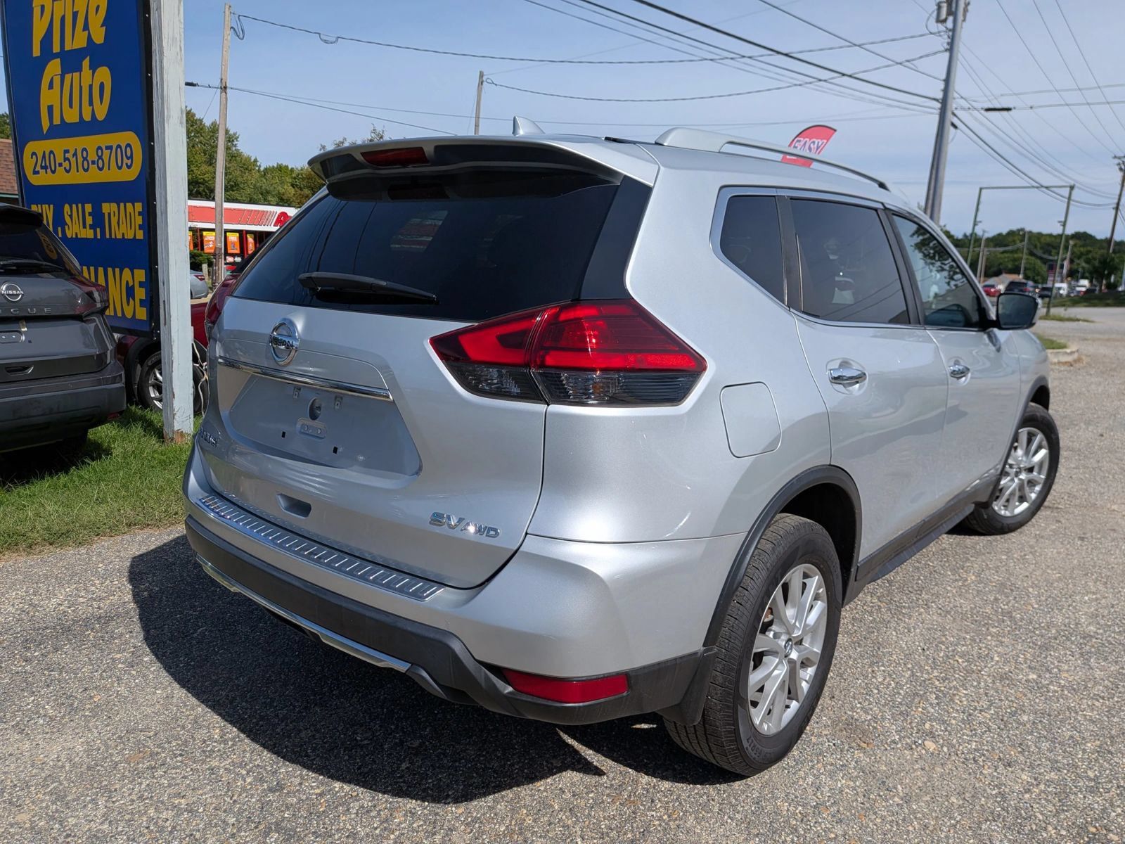 Used 2017 Nissan Rogue SV AWD/4WD image 5