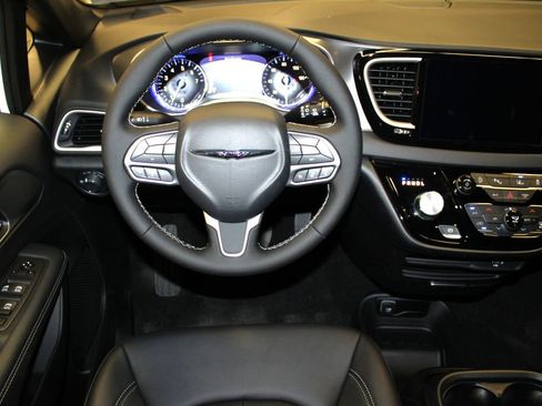 New 2026 Chrysler Voyager LX image 11