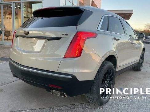 Used 2017 Cadillac XT5 Luxury w/ Driver Awareness Package image 8