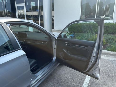 Used 2022 Honda Civic Touring image 18