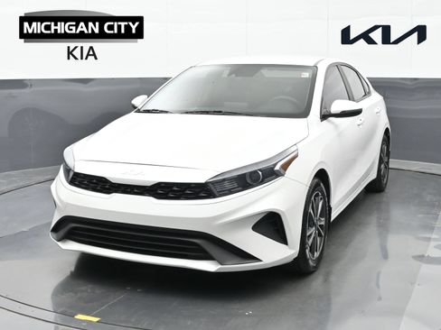 Used 2023 Kia Forte LXS w/ LXS Technology Package FWD image 1