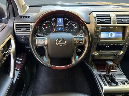 Used 2018 Lexus GX 460 Premium w/ Premium Package AWD/4WD image 31