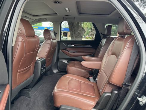 Used 2018 Buick Enclave Avenir AWD/4WD image 12