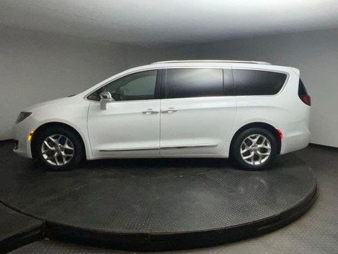 Used 2020 Chrysler Pacifica Limited FWD image 4