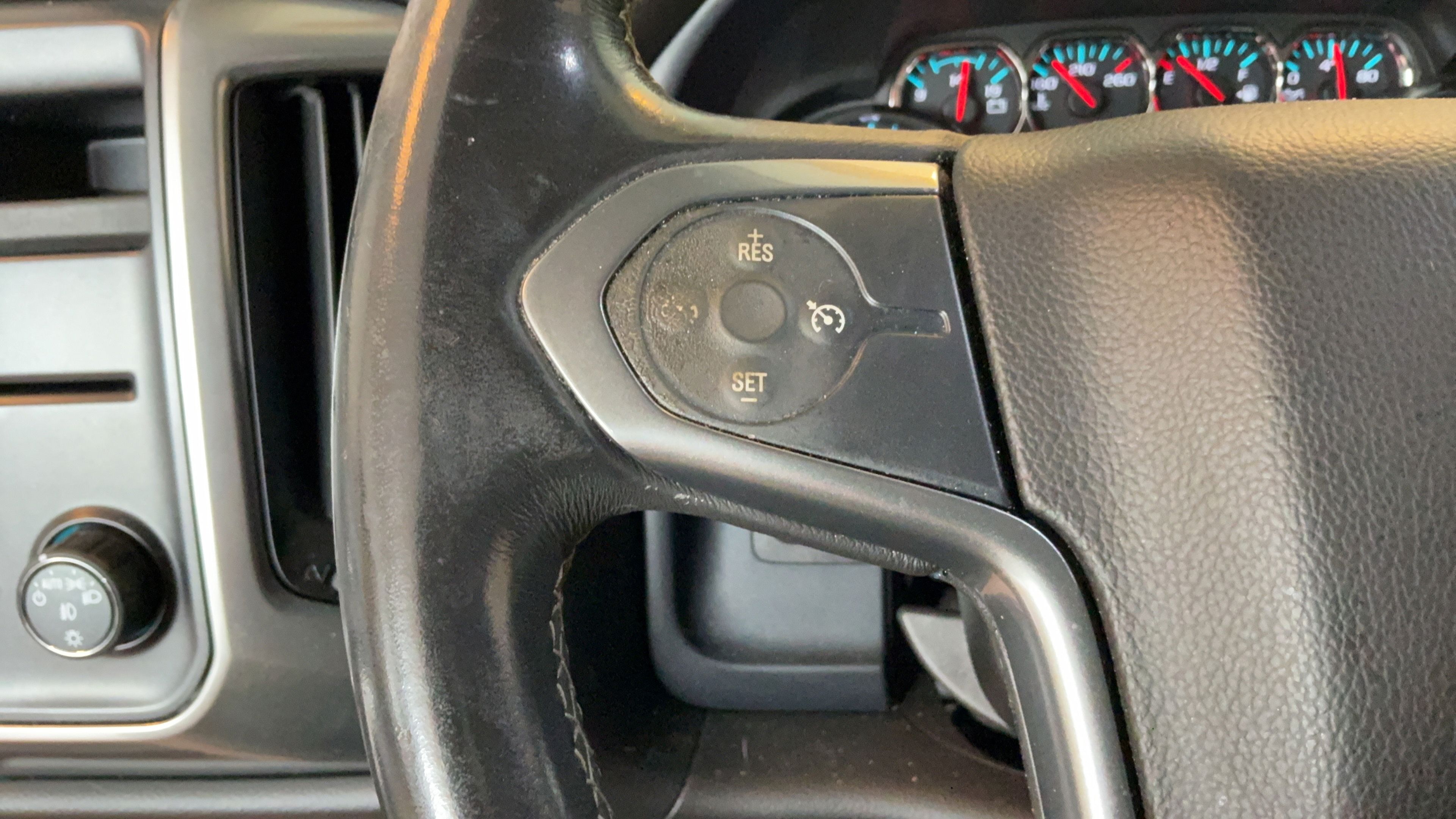Used 2015 Chevrolet Silverado 1500 LT w/ LT Convenience Package RWD image 18