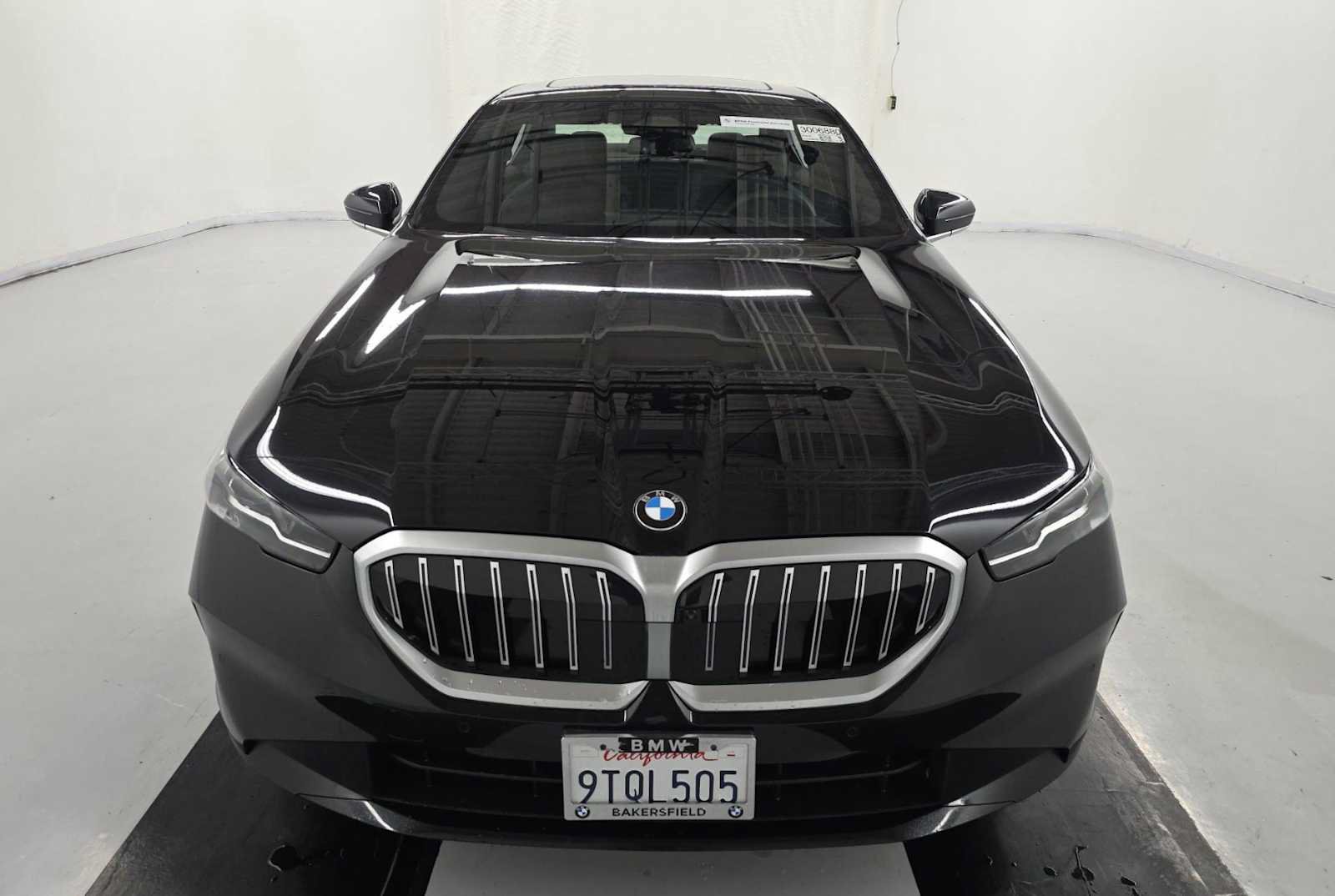 Used 2025 BMW 540i xDrive w/ Premium Package AWD/4WD image 2