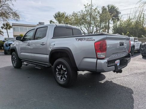 Used 2017 Toyota Tacoma TRD Off-Road w/ Premium & Technology Package image 6