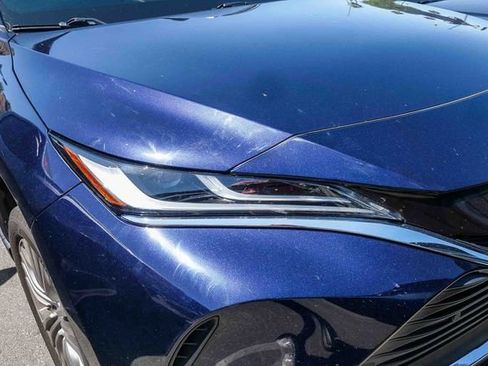 Used 2021 Toyota Venza XLE w/ Carpet Mat Package (TMS) image 3