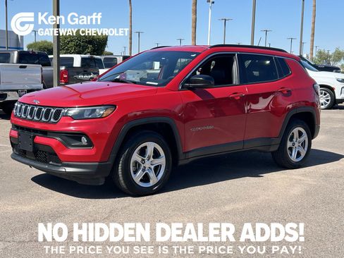 Used 2024 Jeep Compass Latitude AWD/4WD image 1