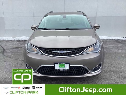 Certified 2018 Chrysler Pacifica Touring-L Plus image 2
