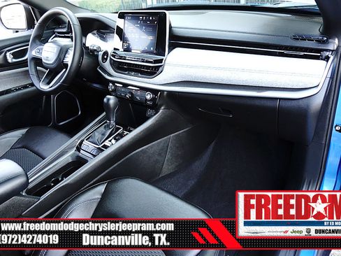 Used 2025 Jeep Compass Latitude AWD/4WD image 12
