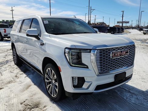Used 2021 GMC Yukon XL Denali w/ Denali Premium Package image 4