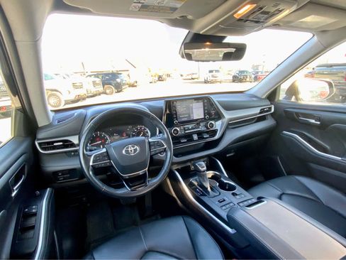 Used 2021 Toyota Highlander XLE image 35