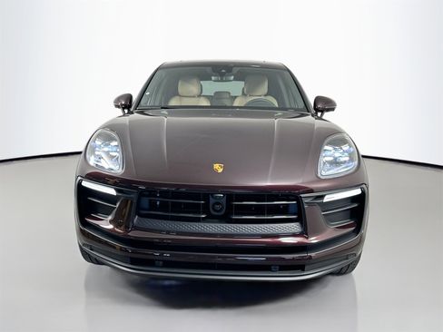 Certified 2026 Porsche Macan image 10