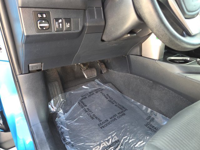 Used 2017 Toyota RAV4 LE w/ Carpet Mat Package FWD image 32