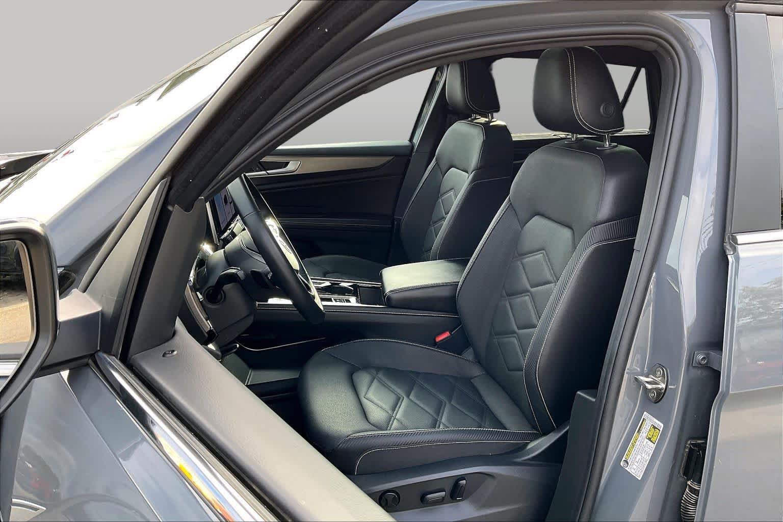 Used 2026 Volkswagen Atlas Cross Sport SE FWD image 8