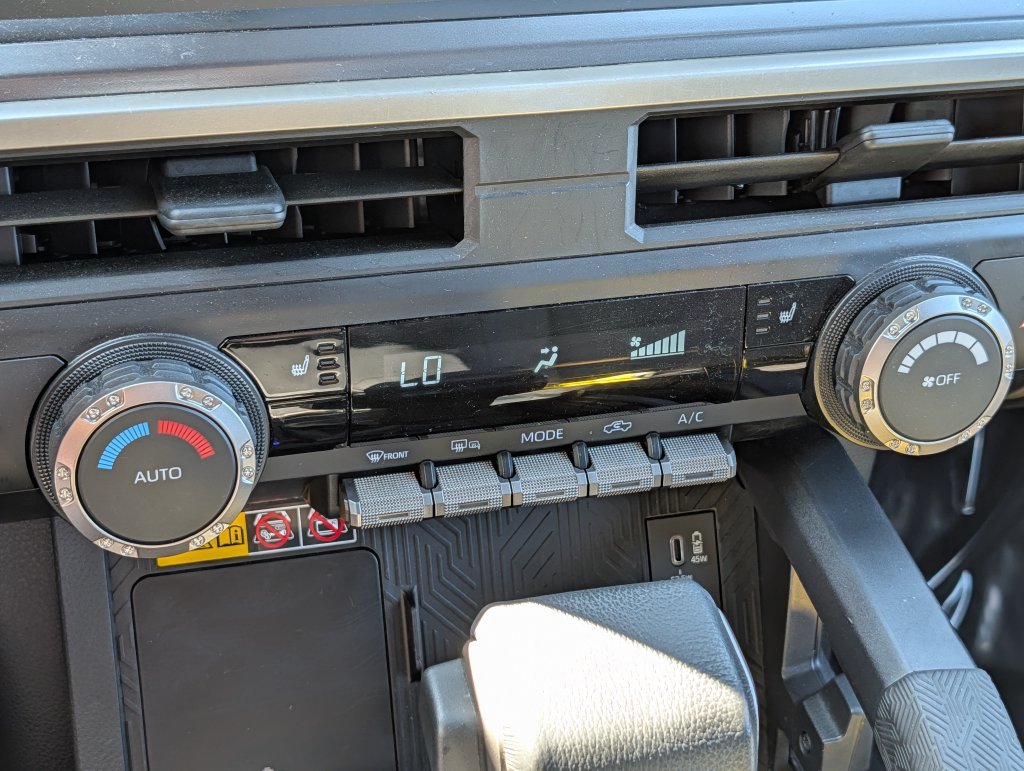 Used 2024 Toyota Tacoma SR5 AWD/4WD image 22