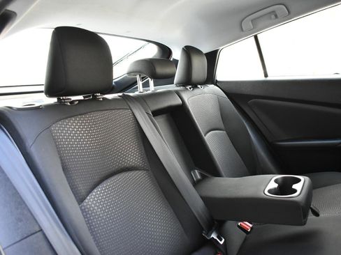 Used 2022 Toyota Prius LE image 30