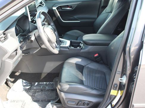 Used 2020 Toyota RAV4 XSE AWD/4WD image 12