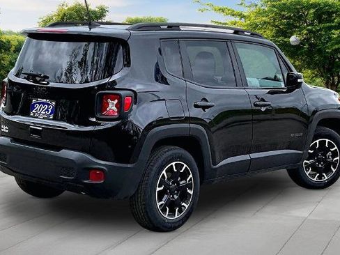 Used 2023 Jeep Renegade Latitude AWD/4WD image 12