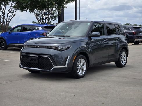 Certified 2025 Kia Soul LX w/ LX Technology Package FWD image 2