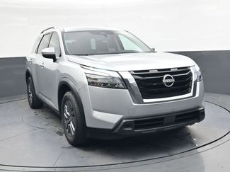 Used 2025 Nissan Pathfinder SV video 2