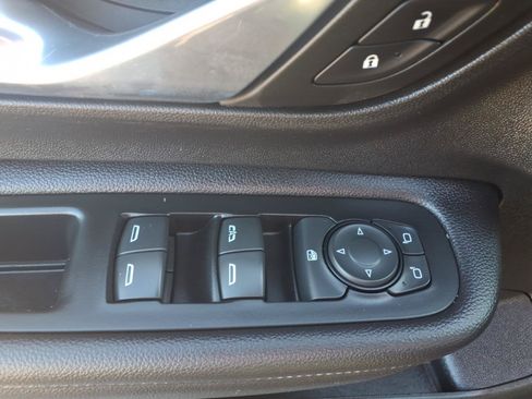 Used 2022 GMC Terrain SLE w/ Driver Convenience Package FWD image 28