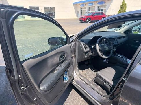 Used 2019 Honda HR-V LX image 6