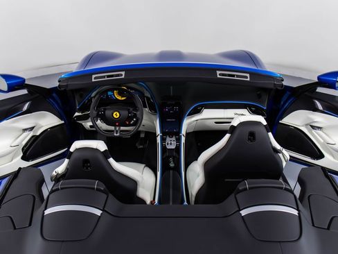 Certified 2025 Ferrari Roma Spider RWD image 22