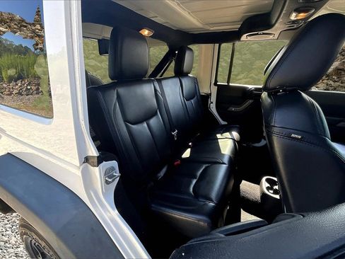 Used 2013 Jeep Wrangler Unlimited Sahara image 25