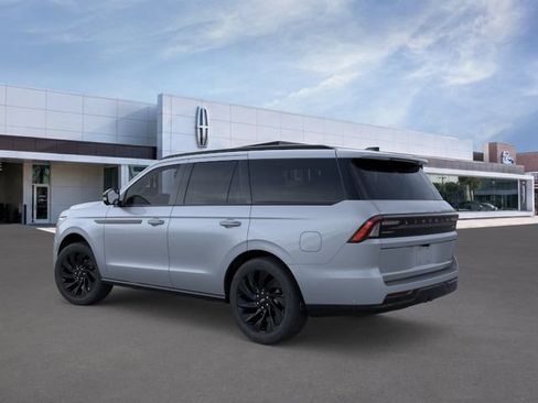 New 2026 Lincoln Navigator Reserve w/ Jet Appearance Package AWD/4WD image 4