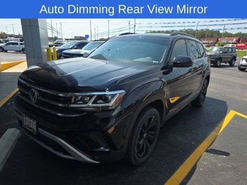 Used 2022 Volkswagen Atlas SE w/ Panoramic Sunroof Package FWD image 3